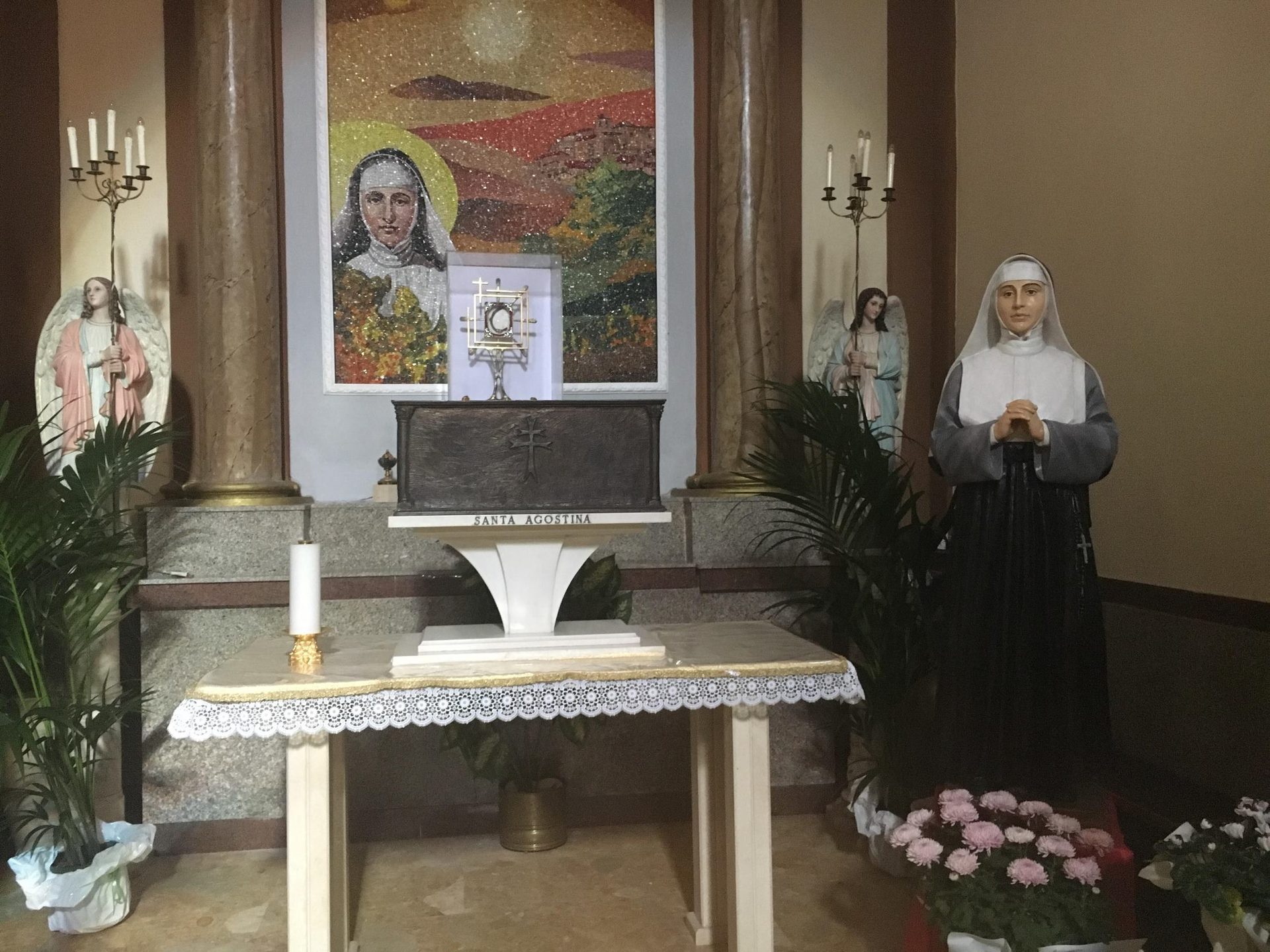 Agostina Pietrantoni's tomb (4).jpg